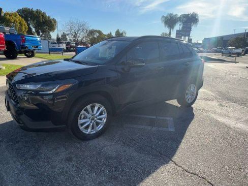 Used 2025 Toyota Corolla Cross LE image 4