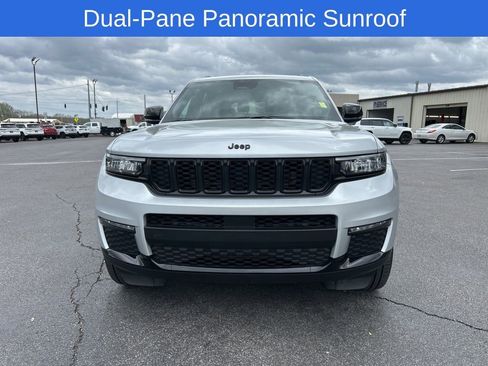 Used 2025 Jeep Grand Cherokee L Limited w/ Black Appearance Package AWD/4WD image 9