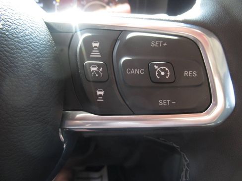 Used 2025 Jeep Wrangler Unlimited Sahara w/ Dual Top Group AWD/4WD image 30