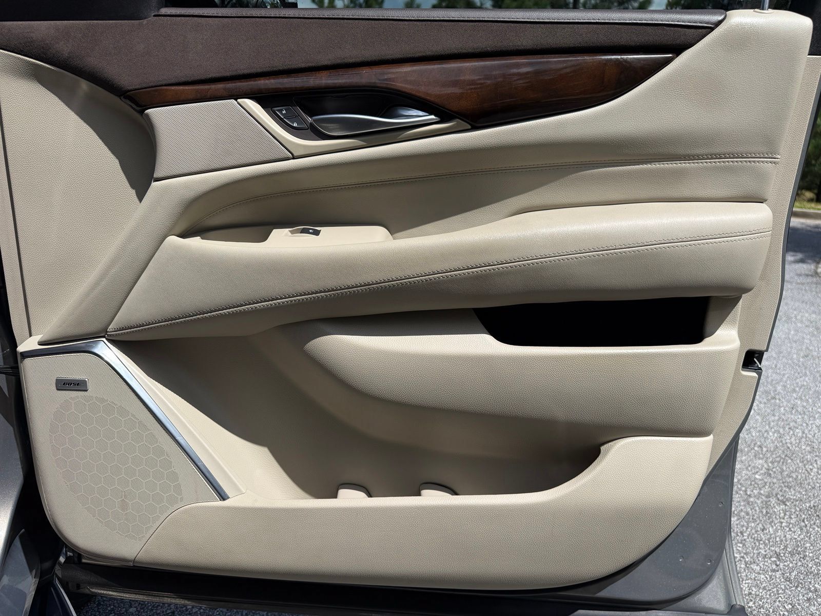 Used 2017 Cadillac Escalade Luxury RWD image 45