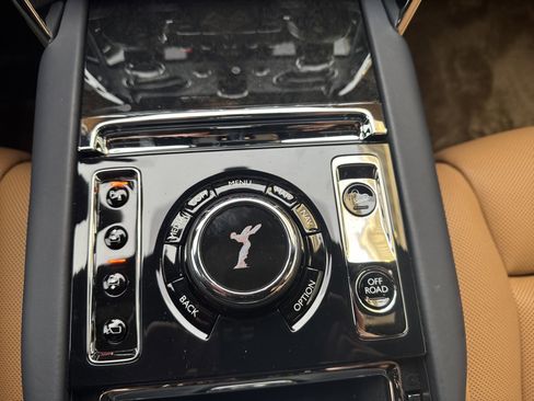 Certified 2024 Rolls-Royce Cullinan image 35