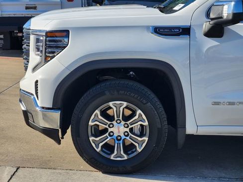Used 2025 GMC Sierra 1500 SLT image 9