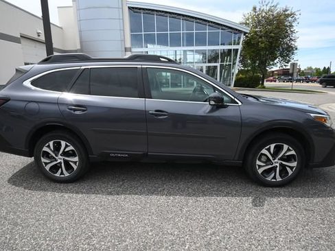 Used 2022 Subaru Outback Limited AWD/4WD image 5
