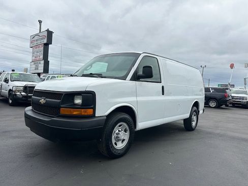 Used 2016 Chevrolet Express 2500 image 2