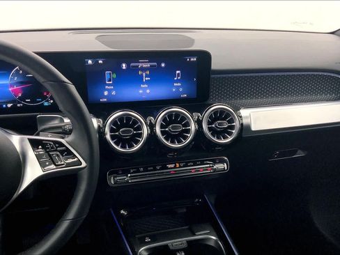 Used 2026 Mercedes-Benz GLB 250 image 25
