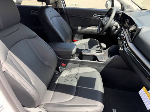 Used 2026 Kia Sportage EX image 13