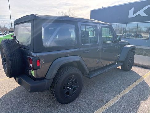 Used 2018 Jeep Wrangler Unlimited Sport image 9