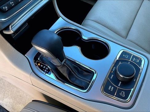 Used 2018 Jeep Grand Cherokee Overland image 14