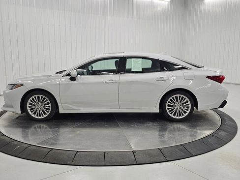 Used 2022 Toyota Avalon Limited image 28