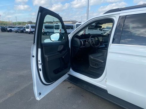 Used 2025 Ford Expedition Active image 9