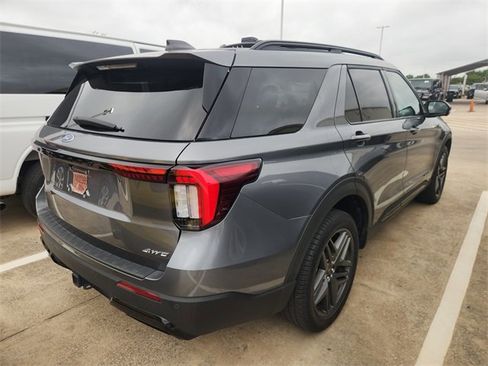 Used 2025 Ford Explorer ST-Line w/ ST-Line Street Pack AWD/4WD image 6
