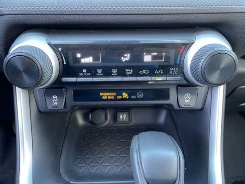 Used 2019 Toyota RAV4 LE w/ All Weather Liner Package AWD/4WD image 16