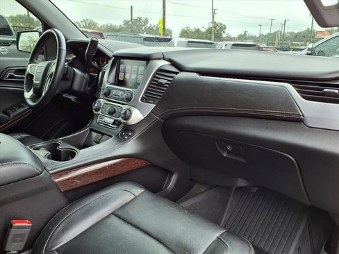 Used 2017 GMC Yukon SLT image 11