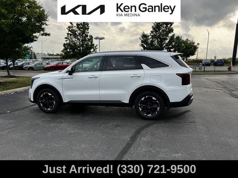 Used 2026 Kia Sorento S FWD image 8