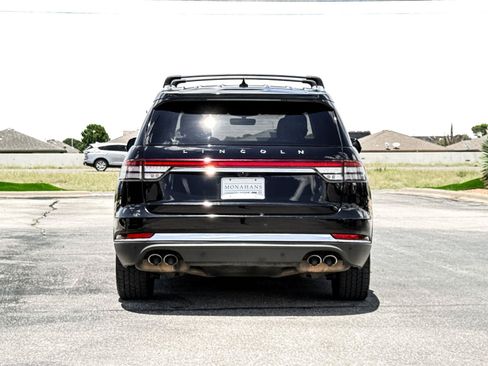 Used 2020 Lincoln Aviator Reserve w/ Elements Package Plus AWD/4WD image 11