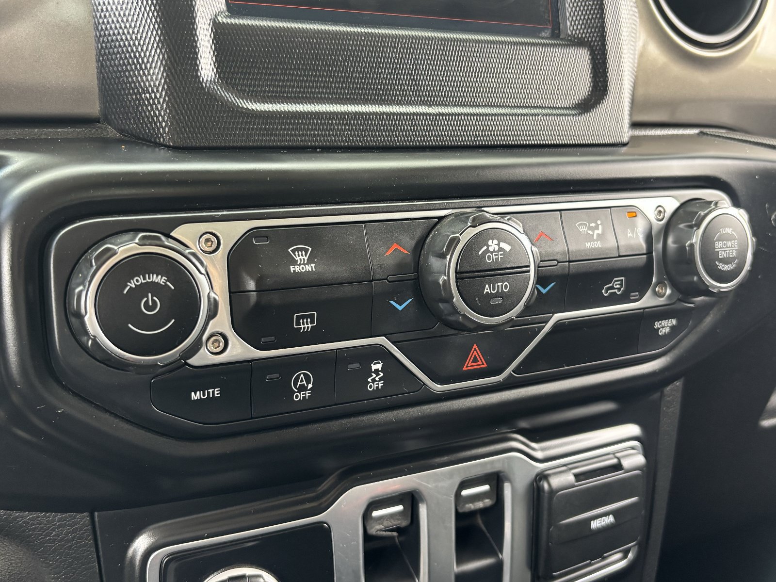 Used 2020 Jeep Wrangler Sport AWD/4WD image 22