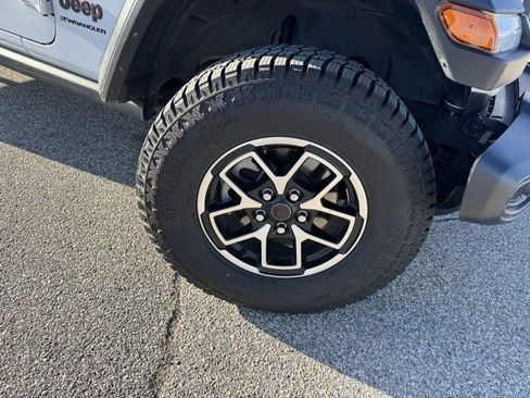 Used 2024 Jeep Wrangler Unlimited Rubicon image 39