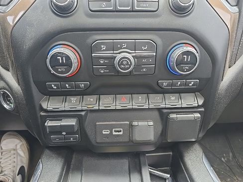 Used 2023 Chevrolet Silverado 2500 High Country image 25