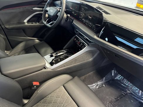 Used 2025 Audi SQ5 Premium Plus AWD/4WD image 18