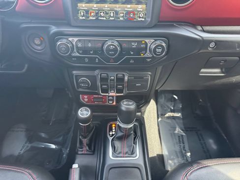 Used 2022 Jeep Wrangler Unlimited Rubicon w/ LED Lighting Group AWD/4WD image 11