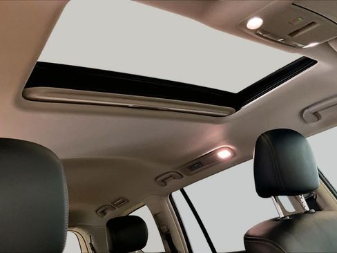 Used 2024 Nissan Armada Platinum w/ Captain's Chairs Package RWD image 13