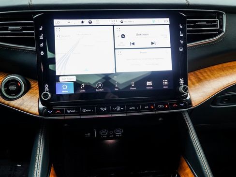 Used 2022 Jeep Grand Wagoneer Series II w/ Convenience Group III image 23