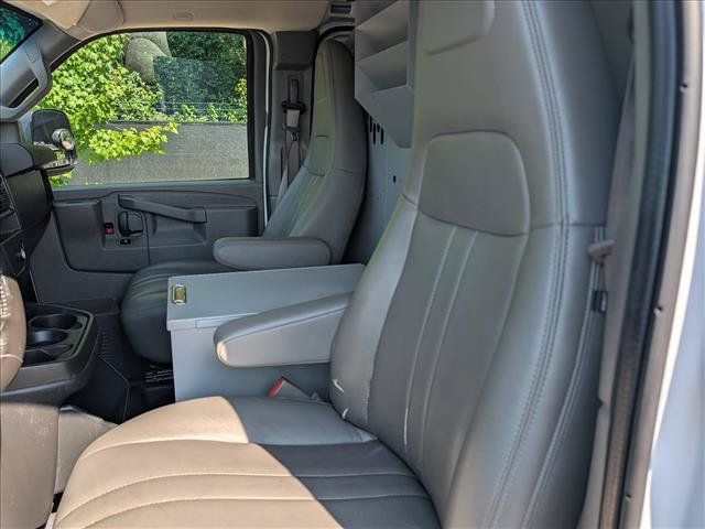 Used 2021 Chevrolet Express 3500 w/ Driver Convenience Package RWD image 22