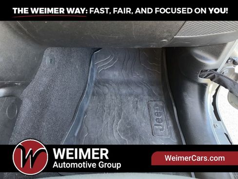 Used 2021 Jeep Wrangler Unlimited Rubicon AWD/4WD image 32