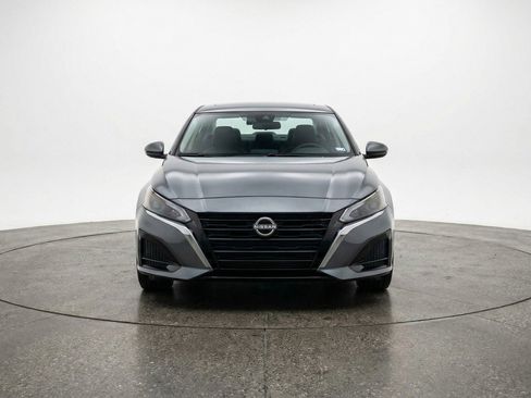 Used 2025 Nissan Altima 2.5 SV image 2