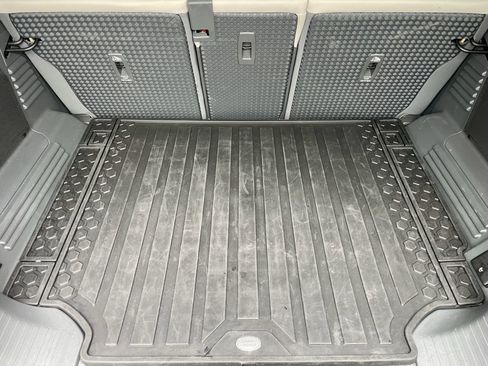 Certified 2024 Land Rover Defender 110 SE image 34