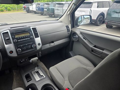 Used 2014 Nissan Xterra X AWD/4WD image 11