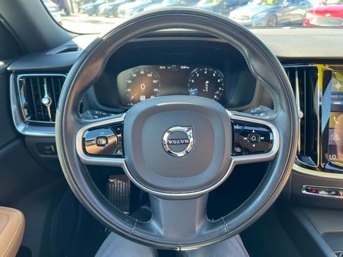 Used 2020 Volvo V60 T5 Cross Country image 31