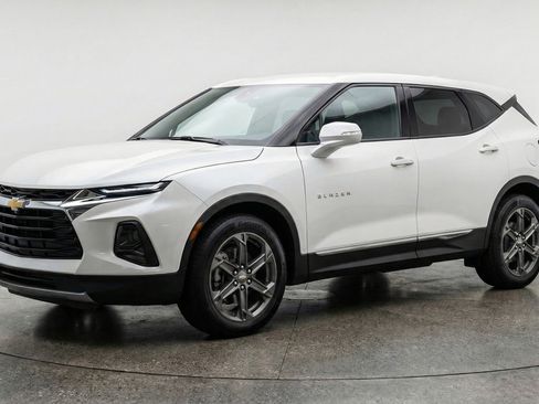 Used 2025 Chevrolet Blazer LT image 3