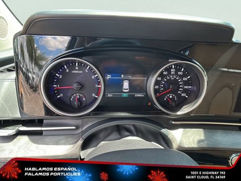 Used 2024 Kia Carnival EX FWD image 18