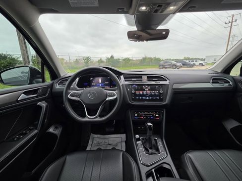 Used 2022 Volkswagen Tiguan SE image 11