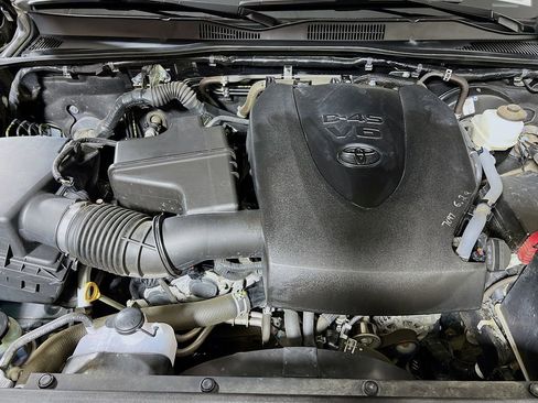 Used 2022 Toyota Tacoma TRD Sport w/ TRD Premium Sport Package AWD/4WD image 28