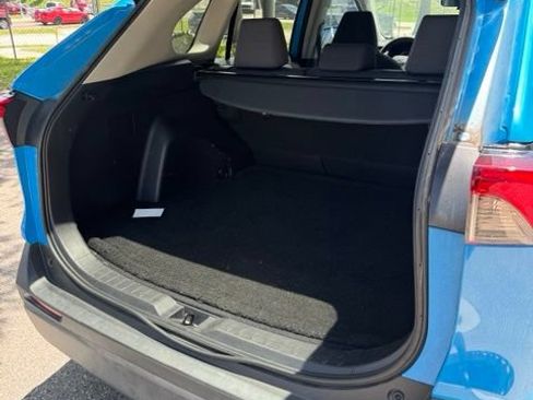 Used 2019 Toyota RAV4 XLE FWD image 6