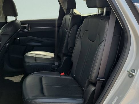 Used 2023 Kia Sorento EX FWD image 9