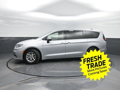 Used 2023 Chrysler Pacifica Touring-L