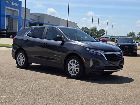 Used 2023 Chevrolet Equinox LT FWD image 3