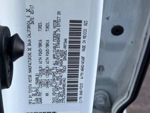 Used 2017 Toyota Tacoma TRD Off-Road image 15