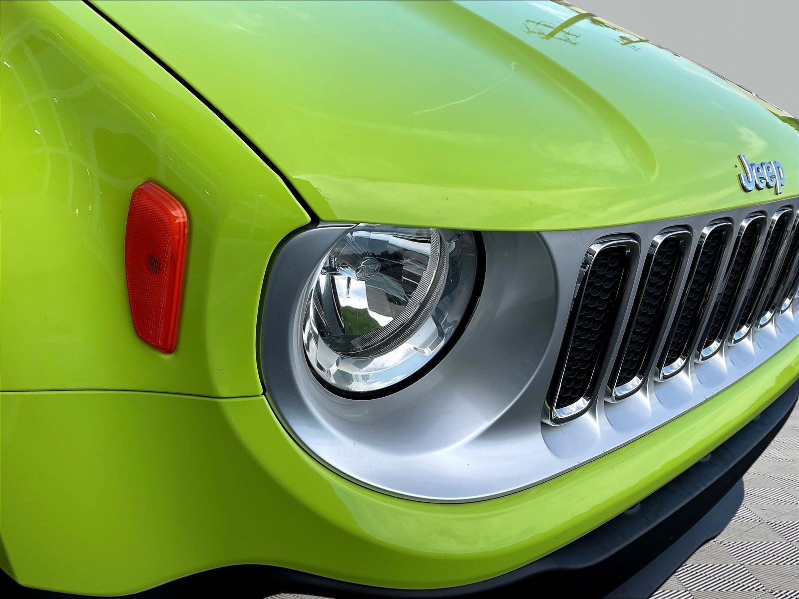 Used 2018 Jeep Renegade Limited FWD image 32