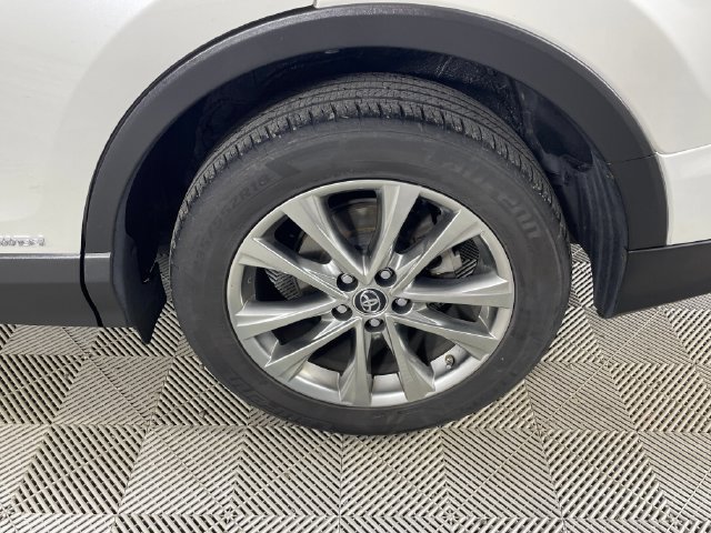 Used 2018 Toyota RAV4 Limited AWD/4WD image 19