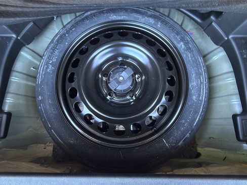 Used 2020 GMC Terrain SLE image 16