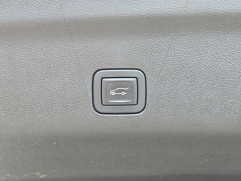 Used 2025 Chevrolet Tahoe High Country AWD/4WD image 16