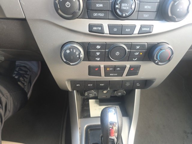 Used 2009 Ford Focus SEL FWD image 4