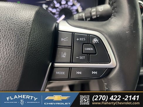 Used 2024 Toyota Highlander LE AWD/4WD image 25