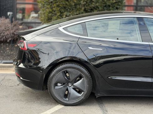 Used 2018 Tesla Model 3 image 22