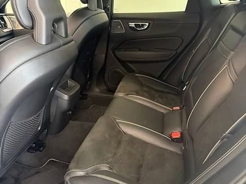 Used 2018 Volvo XC60 T6 R-Design w/ Convenience Package AWD/4WD image 9
