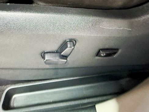 Used 2017 Dodge Grand Caravan Crew image 21